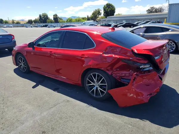 4T1G11AK6MU420437 2021 TOYOTA CAMRY - Image 2