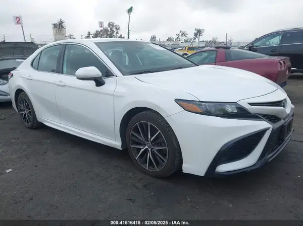 4T1G11AK6MU421930 2021 TOYOTA CAMRY - Image 1