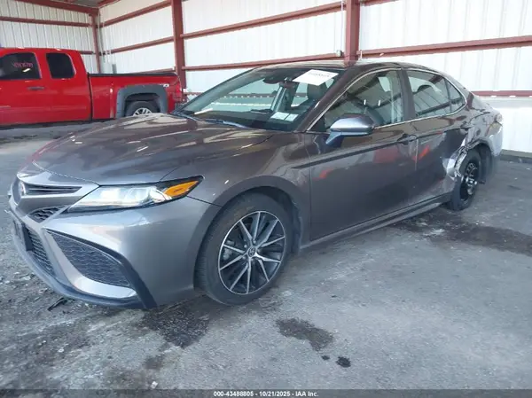 4T1G11AK6MU422656 2021 TOYOTA CAMRY - Image 2