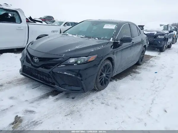 4T1G11AK6MU424696 2021 TOYOTA CAMRY - Image 2