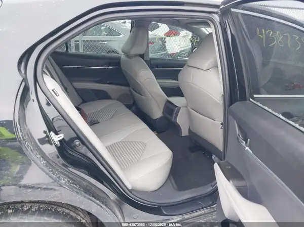 4T1G11AK6MU424696 2021 TOYOTA CAMRY - Image 8