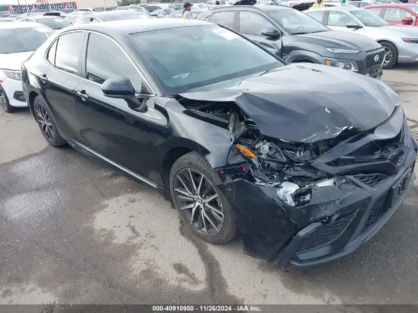 4T1G11AK6MU429297 2021 TOYOTA CAMRY - Image 1