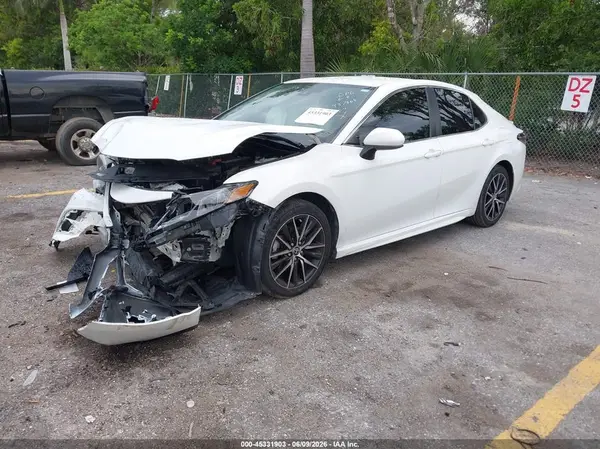 4T1G11AK6MU437304 2021 TOYOTA CAMRY - Image 2