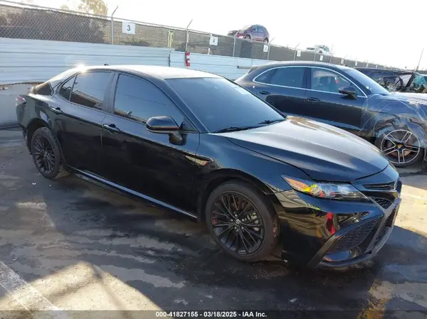 4T1G11AK6MU438310 2021 TOYOTA CAMRY - Image 1