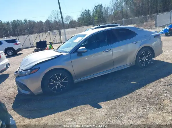 4T1G11AK6MU441661 2021 TOYOTA CAMRY - Image 2