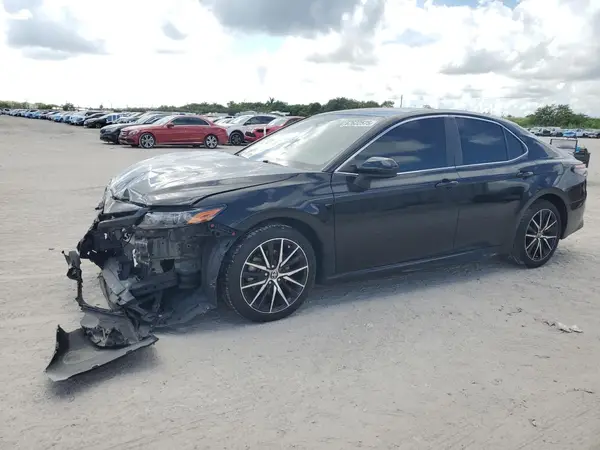 4T1G11AK6MU443135 2021 TOYOTA CAMRY - Image 1