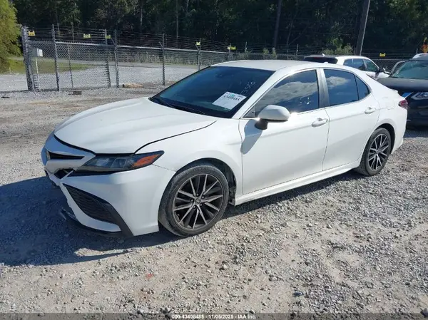 4T1G11AK6MU443510 2021 TOYOTA CAMRY - Image 2