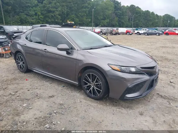 4T1G11AK6MU444804 2021 TOYOTA CAMRY - Image 1