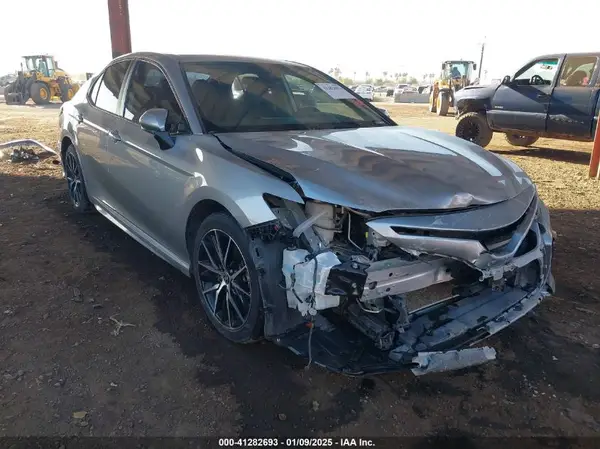 4T1G11AK6MU446570 2021 TOYOTA CAMRY - Image 1