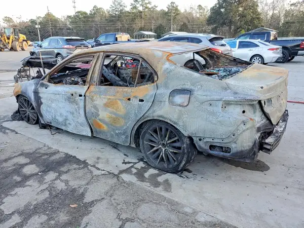 4T1G11AK6MU447329 2021 TOYOTA CAMRY - Image 2