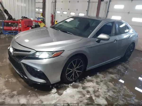 4T1G11AK6MU452353 2021 TOYOTA CAMRY - Image 2