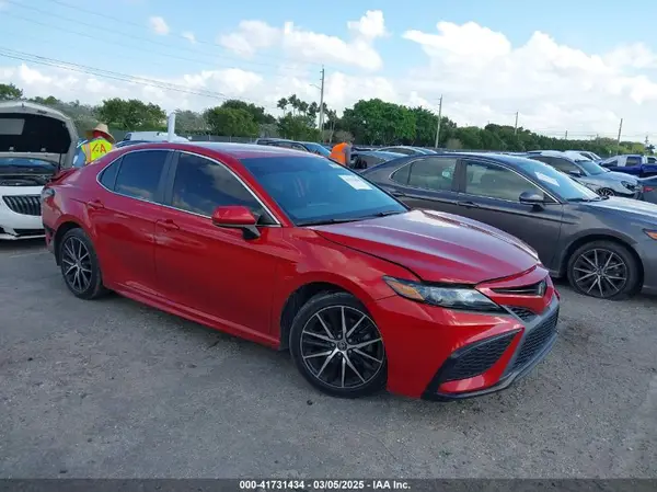 4T1G11AK6MU462607 2021 TOYOTA CAMRY - Image 1