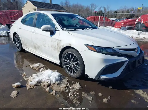 4T1G11AK6MU463305 2021 TOYOTA CAMRY - Image 1