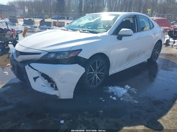 4T1G11AK6MU463305 2021 TOYOTA CAMRY - Image 2