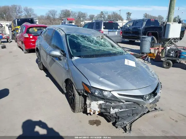 4T1G11AK6MU464115 2021 TOYOTA CAMRY - Image 1