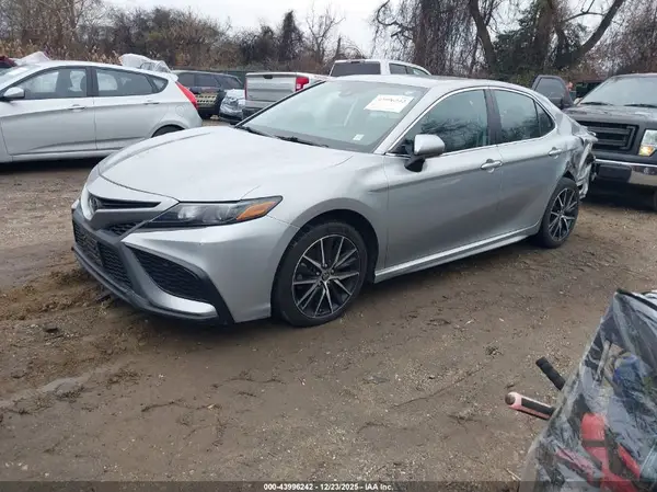 4T1G11AK6MU467841 2021 TOYOTA CAMRY - Image 2