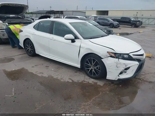 4T1G11AK6MU470500 2021 TOYOTA CAMRY - Image 1