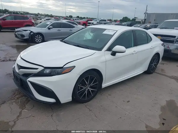 4T1G11AK6MU470500 2021 TOYOTA CAMRY - Image 2