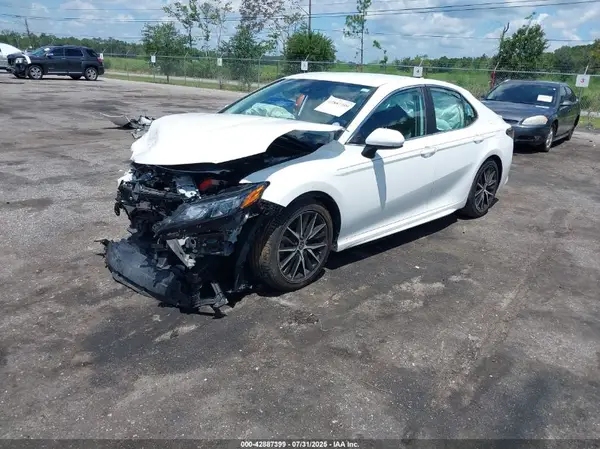 4T1G11AK6MU471162 2021 TOYOTA CAMRY - Image 2