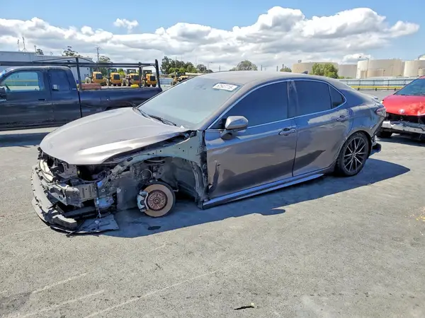 4T1G11AK6MU475499 2021 TOYOTA CAMRY - Image 1