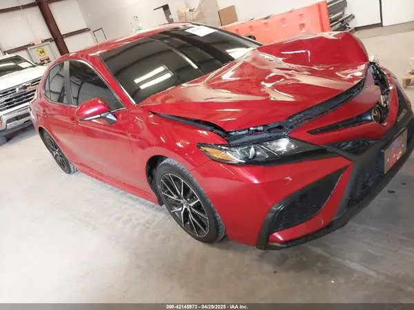 4T1G11AK6MU479942 2021 TOYOTA CAMRY - Image 1