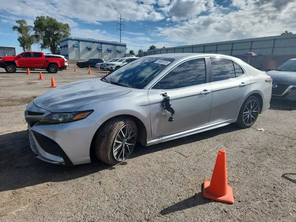 4T1G11AK6MU482162 2021 TOYOTA CAMRY - Image 1