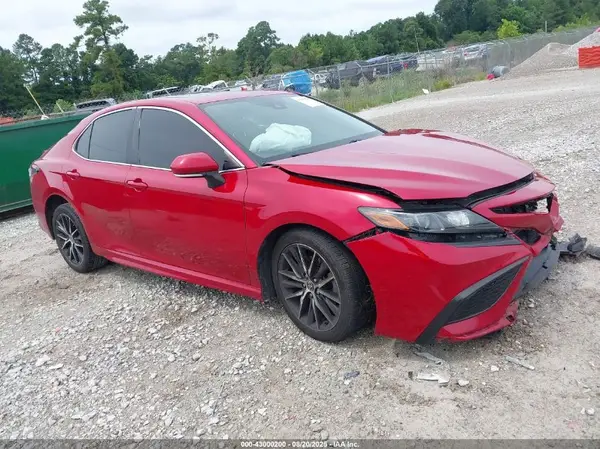4T1G11AK6MU484381 2021 TOYOTA CAMRY - Image 1