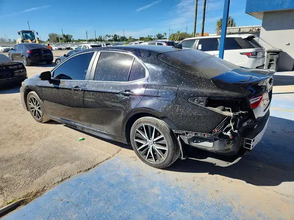 4T1G11AK6MU487023 2021 TOYOTA CAMRY - Image 2