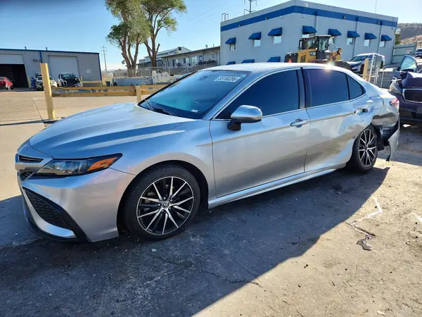 4T1G11AK6MU488818 2021 TOYOTA CAMRY - Image 1