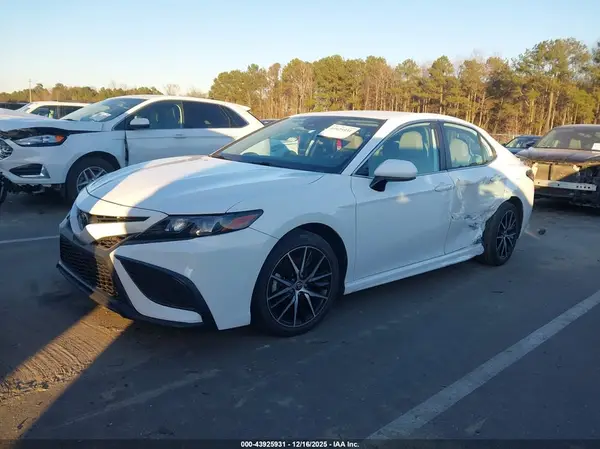 4T1G11AK6MU489595 2021 TOYOTA CAMRY - Image 2