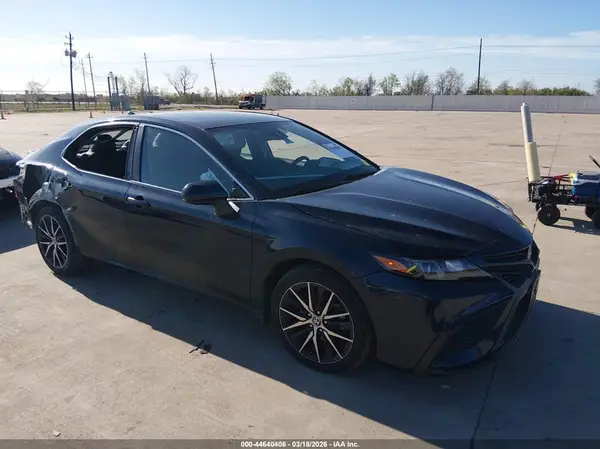 4T1G11AK6MU495509 2021 TOYOTA CAMRY - Image 1