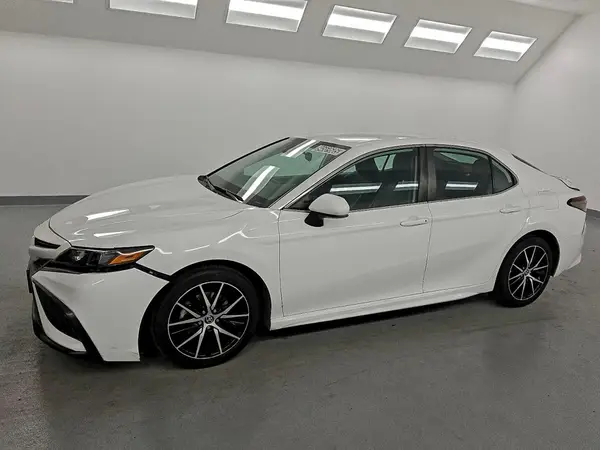 4T1G11AK6MU497423 2021 TOYOTA CAMRY - Image 1