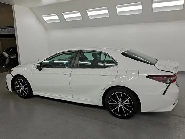 4T1G11AK6MU497423 2021 TOYOTA CAMRY - Image 2