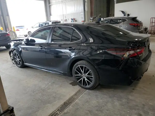 4T1G11AK6MU513619 2021 TOYOTA CAMRY - Image 1