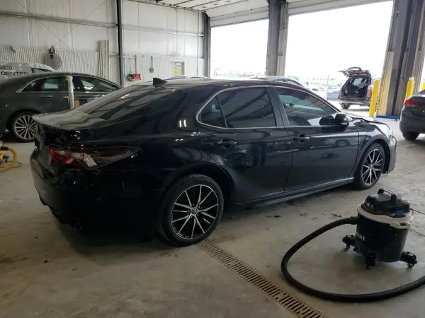 4T1G11AK6MU513619 2021 TOYOTA CAMRY - Image 2