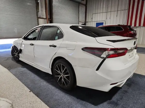 4T1G11AK6MU515869 2021 TOYOTA CAMRY - Image 2