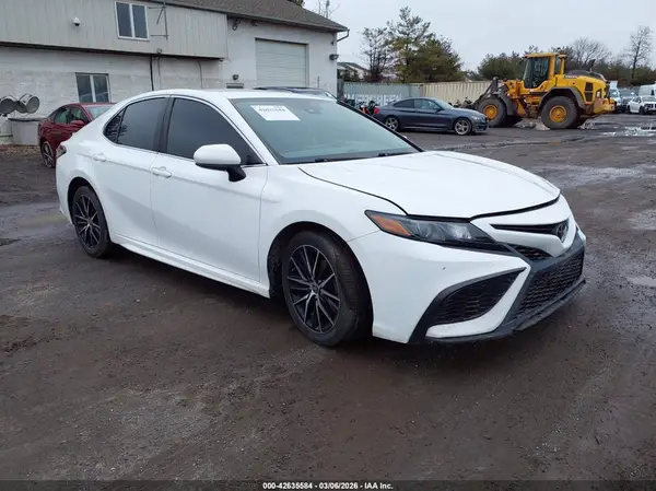 4T1G11AK6MU516035 2021 TOYOTA CAMRY - Image 1