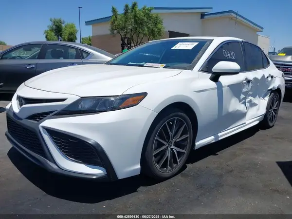 4T1G11AK6MU521154 2021 TOYOTA CAMRY - Image 2