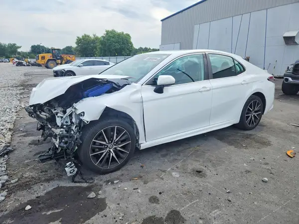 4T1G11AK6MU522885 2021 TOYOTA CAMRY - Image 1