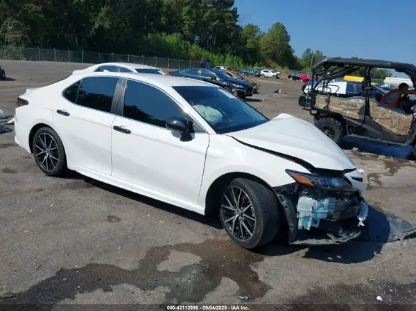 4T1G11AK6MU523261 2021 TOYOTA CAMRY - Image 1