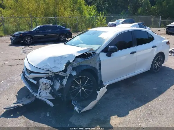 4T1G11AK6MU523261 2021 TOYOTA CAMRY - Image 2