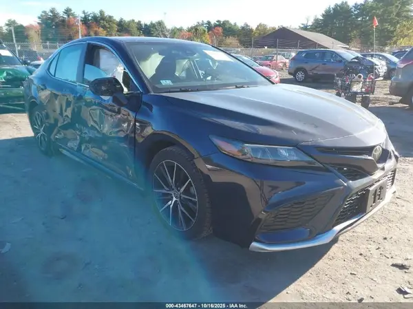 4T1G11AK6MU526726 2021 TOYOTA CAMRY - Image 1