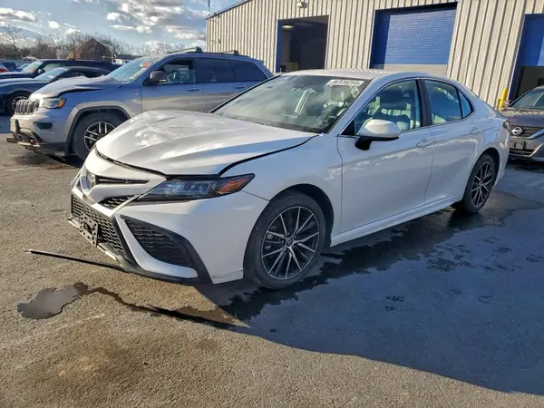 4T1G11AK6MU527827 2021 TOYOTA CAMRY - Image 1