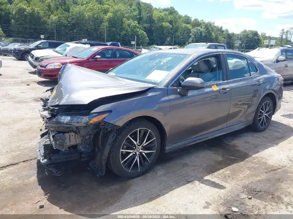 4T1G11AK6MU528136 2021 TOYOTA CAMRY - Image 2