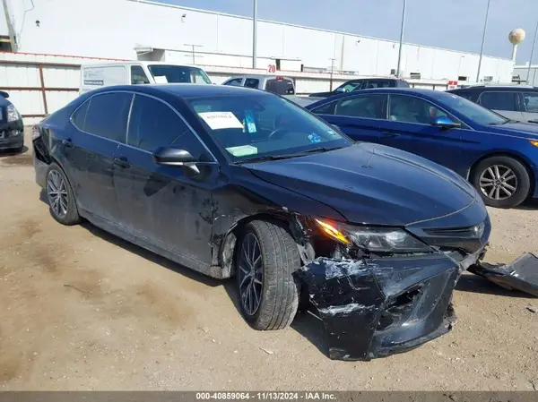 4T1G11AK6MU529206 2021 TOYOTA CAMRY - Image 1