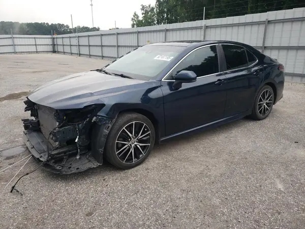 4T1G11AK6MU530761 2021 TOYOTA CAMRY - Image 1