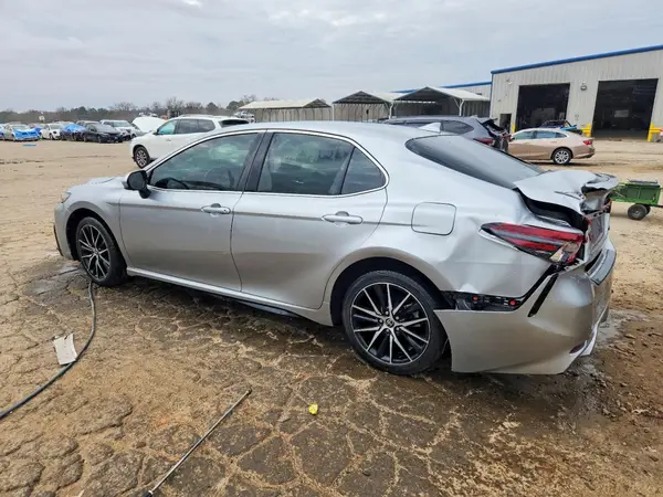 4T1G11AK6MU531540 2021 TOYOTA CAMRY - Image 2