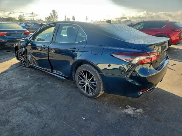 4T1G11AK6MU531859 2021 TOYOTA CAMRY - Image 2