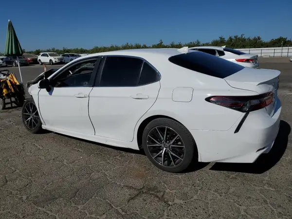 4T1G11AK6MU542635 2021 TOYOTA CAMRY - Image 2