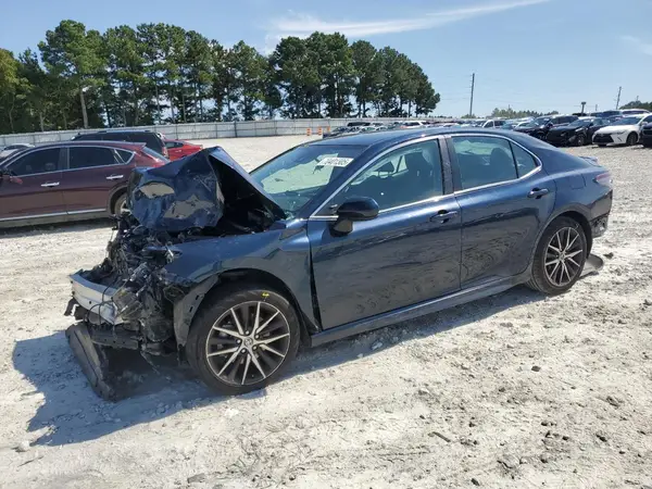 4T1G11AK6MU543512 2021 TOYOTA CAMRY - Image 1